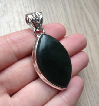 Zilveren edelsteen hanger met groene Jade